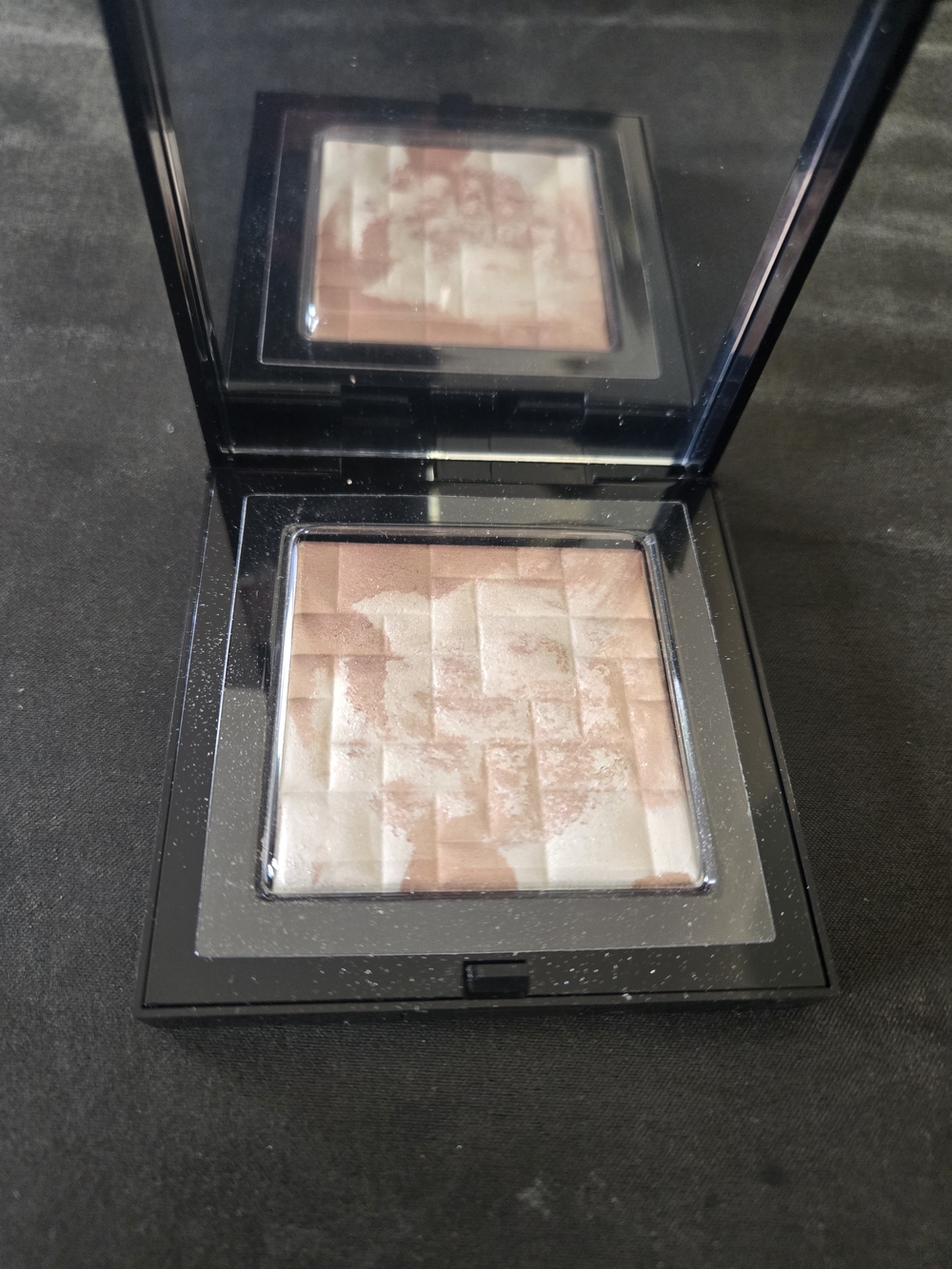 Bobbi Brown Highlighting Powder - Picture 3 of 4